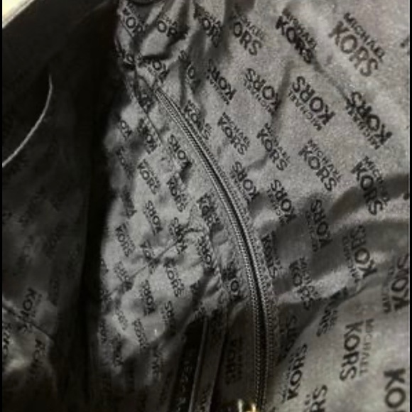Beautiful Michael Kors bag 12.5”wide 9” tall good condition! - Picture 7 of 11